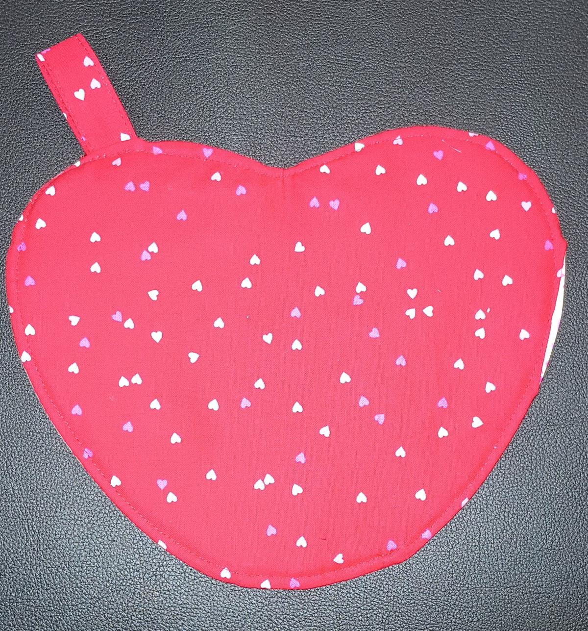 a picture of the Valentine's day potholder.